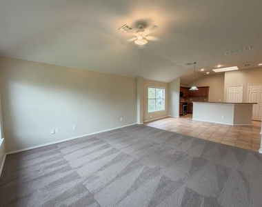 102 Galloping Trail - Photo Thumbnail 8