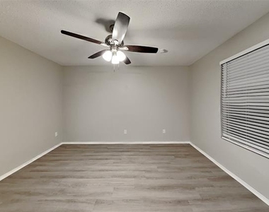 1516 Englewood Drive - Photo Thumbnail 14