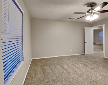 1516 Englewood Drive - Photo Thumbnail 10
