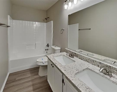 1516 Englewood Drive - Photo Thumbnail 13