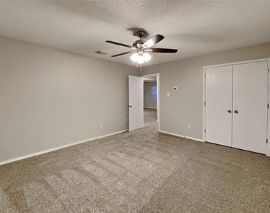 1516 Englewood Drive - Photo Thumbnail 11