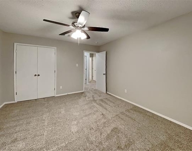1516 Englewood Drive - Photo Thumbnail 12