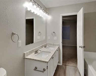 1516 Englewood Drive - Photo Thumbnail 6