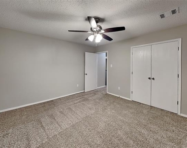 1516 Englewood Drive - Photo Thumbnail 7