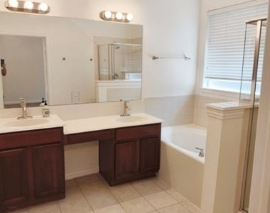8572 Davis Drive - Photo Thumbnail 17