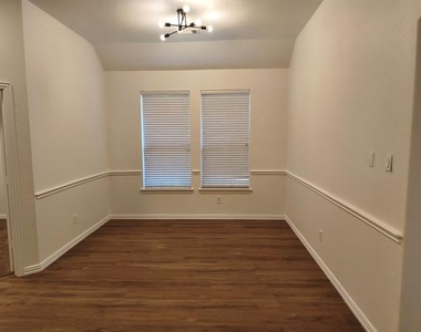 8572 Davis Drive - Photo Thumbnail 13