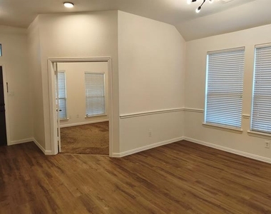 8572 Davis Drive - Photo Thumbnail 10