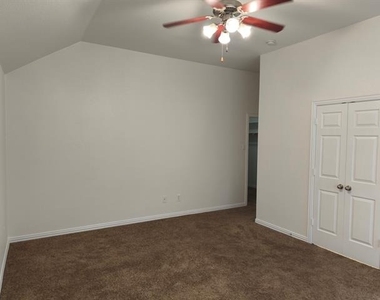 8572 Davis Drive - Photo Thumbnail 18