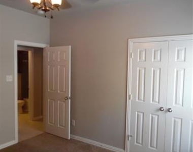 8572 Davis Drive - Photo Thumbnail 7