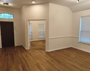 8572 Davis Drive - Photo Thumbnail 12