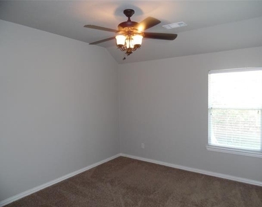 8572 Davis Drive - Photo Thumbnail 5