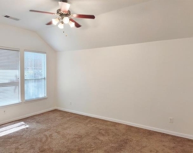 8572 Davis Drive - Photo Thumbnail 14