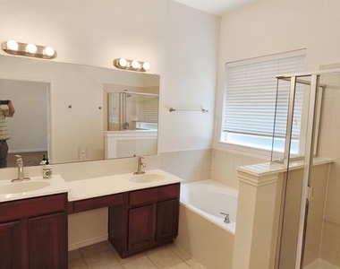 8572 Davis Drive - Photo Thumbnail 15