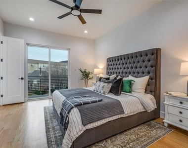 2714 N Carroll Avenue - Photo Thumbnail 14