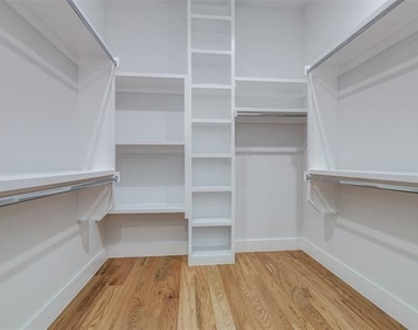 2714 N Carroll Avenue - Photo Thumbnail 18