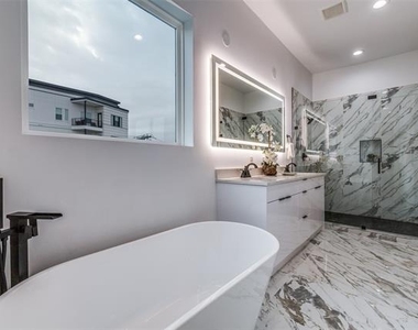 2714 N Carroll Avenue - Photo Thumbnail 16