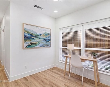 2217 N Fitzhugh Avenue - Photo Thumbnail 13