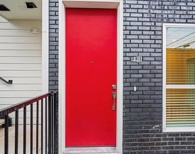 2217 N Fitzhugh Avenue - Photo Thumbnail 7