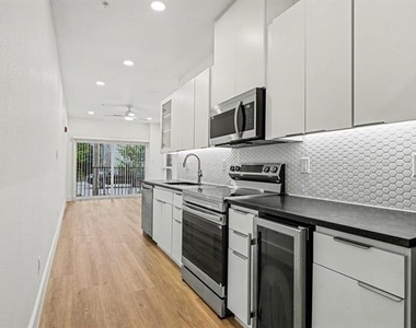 2217 N Fitzhugh Avenue - Photo Thumbnail 17