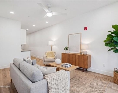 2217 N Fitzhugh Avenue - Photo Thumbnail 8