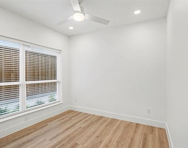 2217 N Fitzhugh Avenue - Photo Thumbnail 18