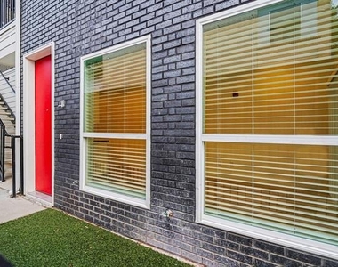 2217 N Fitzhugh Avenue - Photo Thumbnail 5