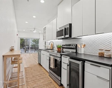 2217 N Fitzhugh Avenue - Photo Thumbnail 12
