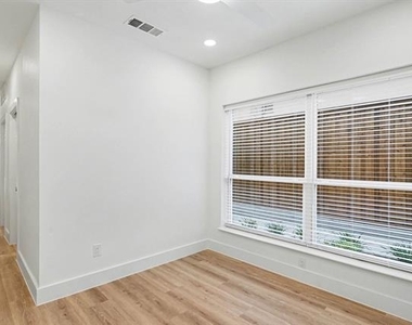 2217 N Fitzhugh Avenue - Photo Thumbnail 19