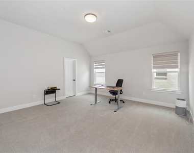 2790 Starwood Drive - Photo Thumbnail 8