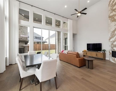2790 Starwood Drive - Photo Thumbnail 2