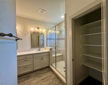 1066 Fullerton Drive - Photo Thumbnail 23