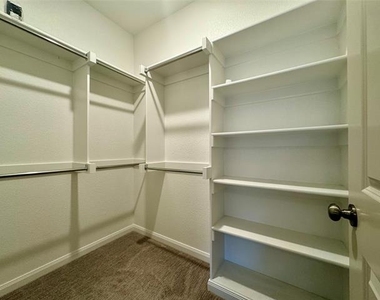 1066 Fullerton Drive - Photo Thumbnail 22
