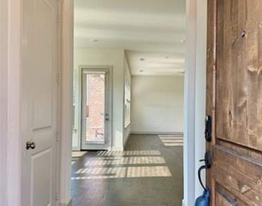 1066 Fullerton Drive - Photo Thumbnail 2