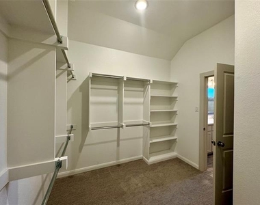 1066 Fullerton Drive - Photo Thumbnail 26