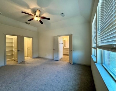 1066 Fullerton Drive - Photo Thumbnail 15