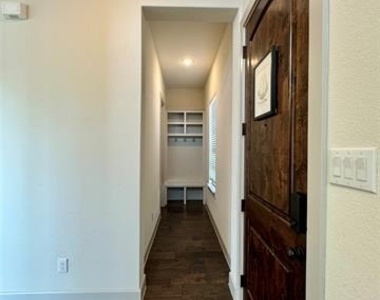 1066 Fullerton Drive - Photo Thumbnail 3