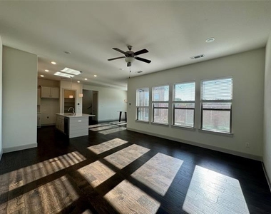 1066 Fullerton Drive - Photo Thumbnail 6