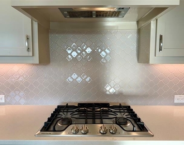 1066 Fullerton Drive - Photo Thumbnail 9