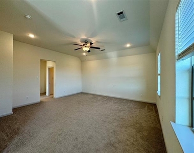 1066 Fullerton Drive - Photo Thumbnail 14