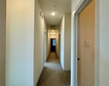 1066 Fullerton Drive - Photo Thumbnail 16