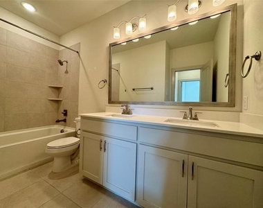 1066 Fullerton Drive - Photo Thumbnail 17