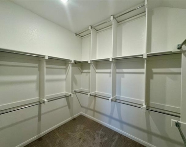 1066 Fullerton Drive - Photo Thumbnail 25