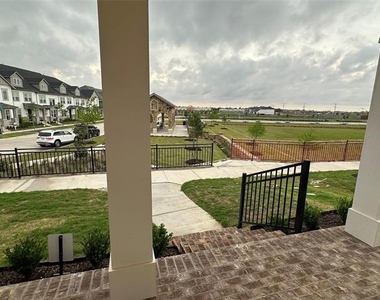 8875 Stablehand Mews - Photo Thumbnail 21