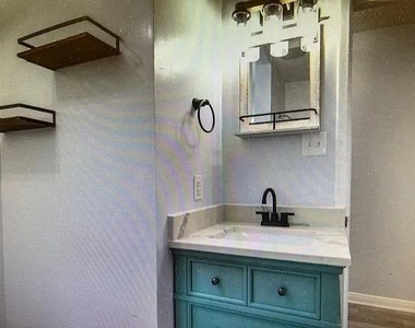 3225 Evergreen Drive - Photo Thumbnail 1