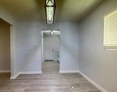 3225 Evergreen Drive - Photo Thumbnail 7