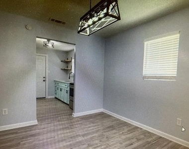 3225 Evergreen Drive - Photo Thumbnail 2