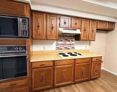 7223 Fuller Circle - Photo Thumbnail 9