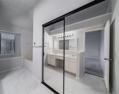 6310 Azalea Drive - Photo Thumbnail 12