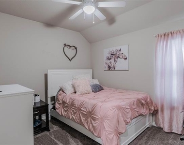 562 Jamestown Lane - Photo Thumbnail 7
