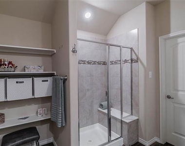 562 Jamestown Lane - Photo Thumbnail 8